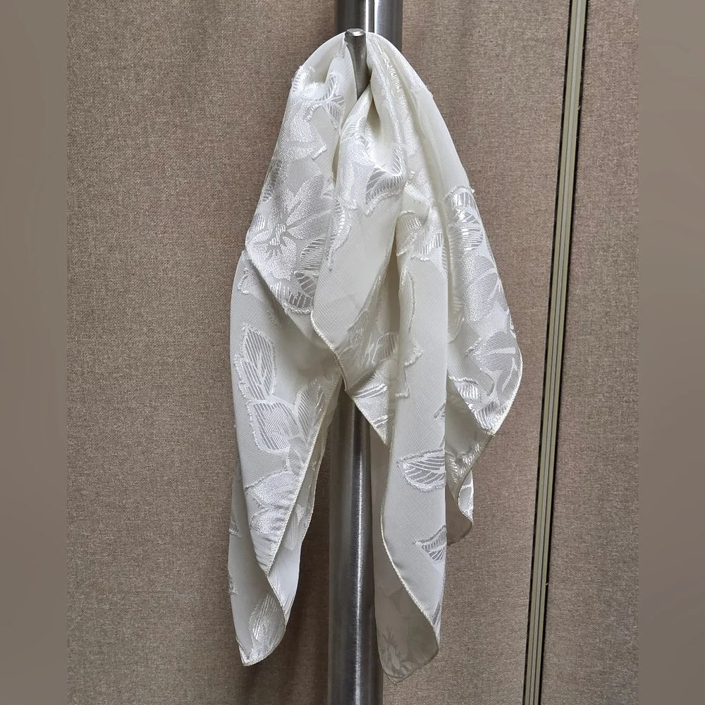 Bloomingdale's White Woven Leaf Pattern Neck Scarf
